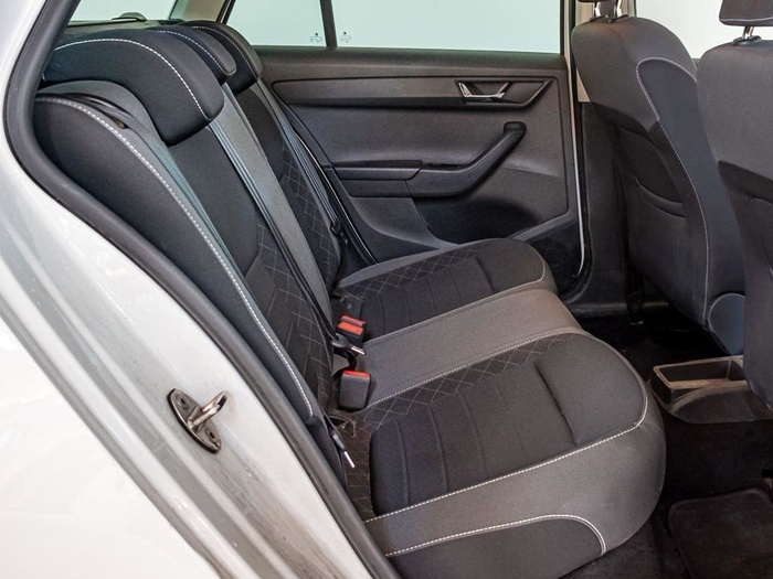 Renting Skoda Fabia Combi 1.0 TSI Ambition 70 kW (95 CV) Ocasión