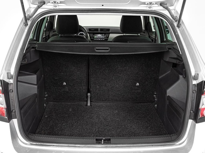 Renting Skoda Fabia Combi 1.0 TSI Ambition 70 kW (95 CV) Ocasión
