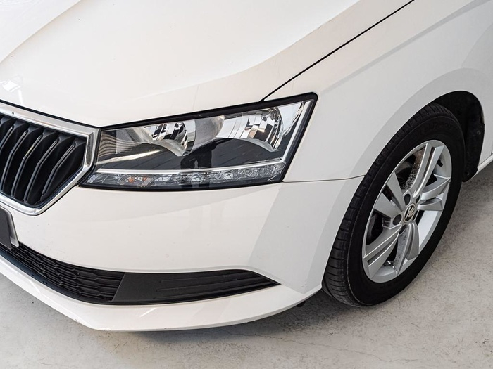 Renting Skoda Fabia Combi 1.0 TSI Ambition 70 kW (95 CV) Ocasión