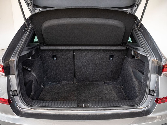 Renting Skoda Kamiq 1.0 TSI Design DSG 85 kW (115 CV) Ocasión