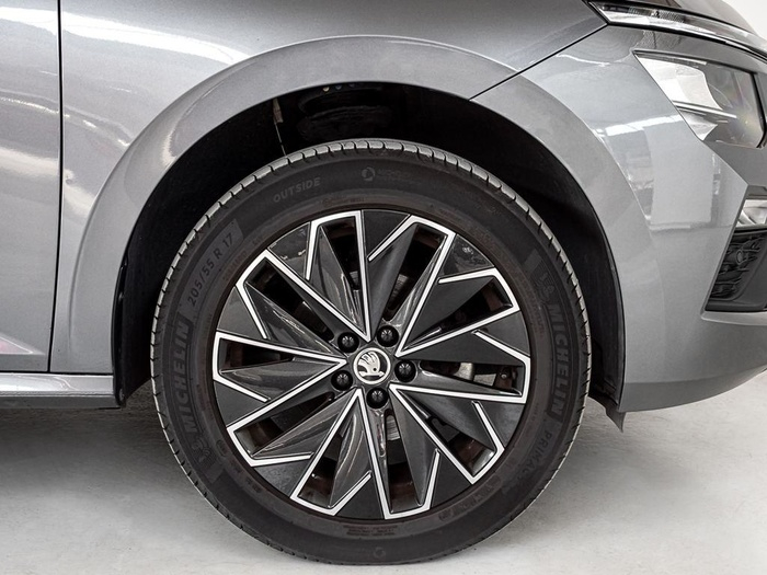 Renting Skoda Kamiq 1.0 TSI Design DSG 85 kW (115 CV) Ocasión