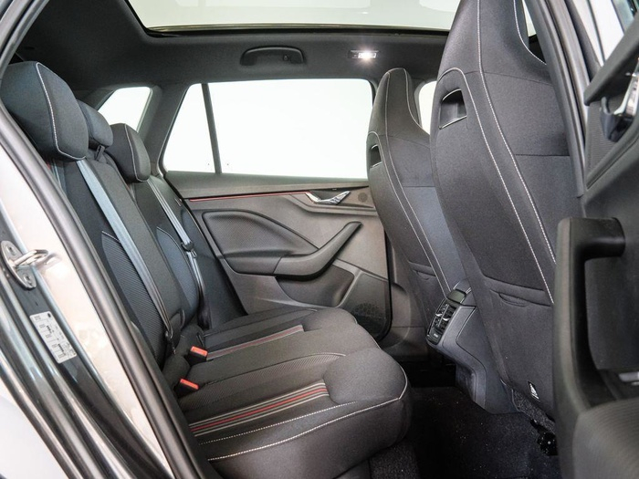 Renting Skoda Kamiq 1.0 TSI Montecarlo DSG 85 kW (115 CV) Ocasión