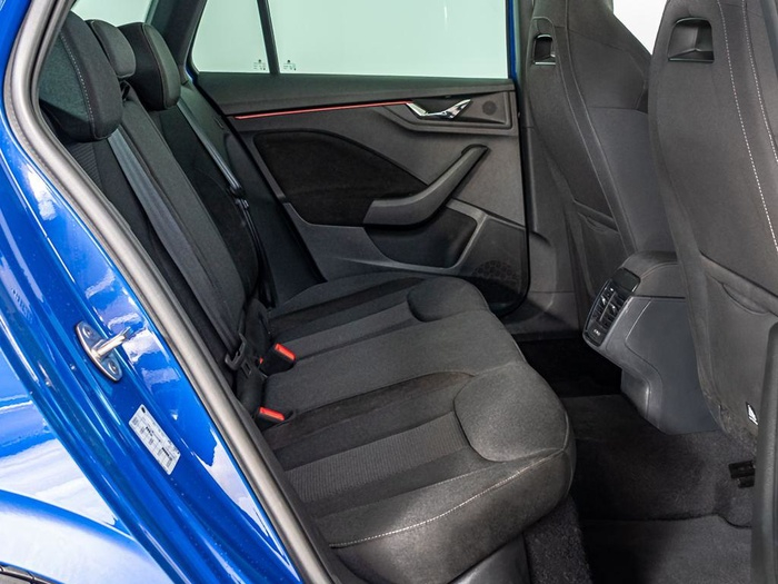 Renting Skoda Kamiq 1.5 TSI Design DSG 110 kW (150 CV) Ocasión