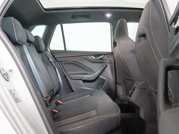 Renting Skoda Kamiq 1.5 TSI Monte Carlo DSG 110 kW (150 CV) Ocasión