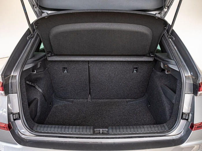 Renting Skoda Kamiq 1.5 TSI Selection DSG 110 kW (150 CV) Ocasión