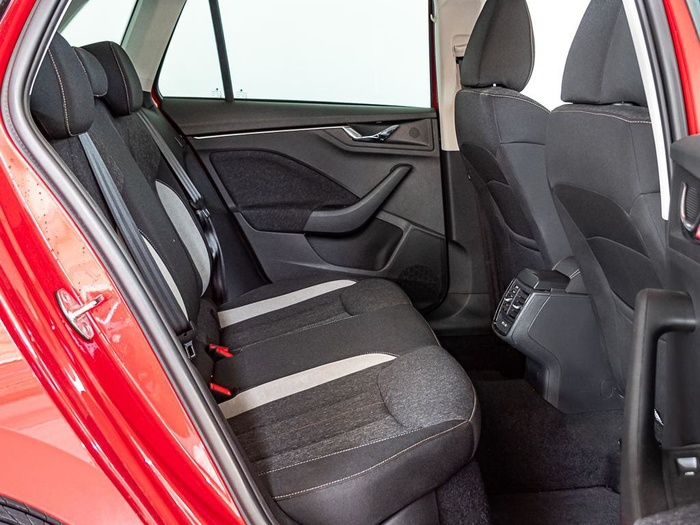 Renting Skoda Kamiq 1.5 TSI Style DSG 110 kW (150 CV) Ocasión