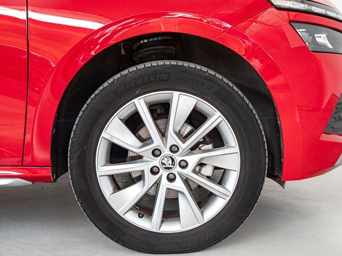 Renting Skoda Kamiq 1.5 TSI Style DSG 110 kW (150 CV) Ocasión