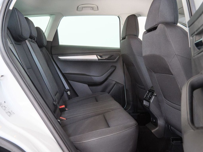 Renting Skoda Karoq 1.5 TSI ACT Selection 110 kW (150 CV) Ocasión