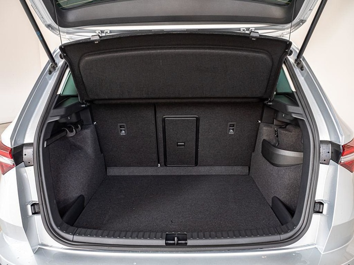 Renting Skoda Karoq 1.5 TSI ACT Selection DSG 110 kW (150 CV) Ocasión 1