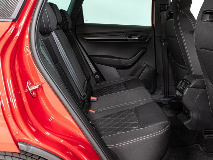 Renting Skoda Karoq 1.5 TSI ACT Sportline DSG 110 kW (150 CV) Ocasión 3