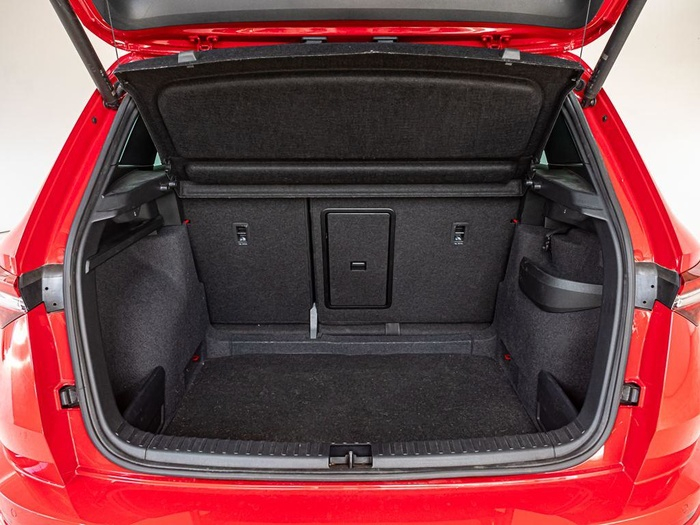 Renting Skoda Karoq 1.5 TSI ACT Sportline DSG 110 kW (150 CV) Ocasión 3