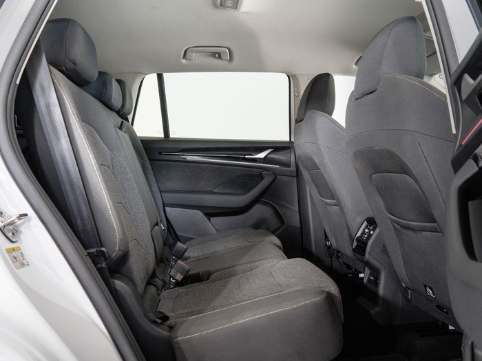 Renting Skoda Kodiaq 1.5 TSI m-HEV Selection DSG 110 kW (150 CV) Ocasión 13