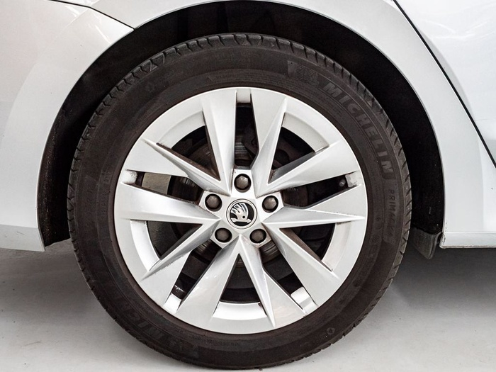 Renting Skoda Octavia Combi 1.5 TSI Ambition 110 kW (150 CV) Ocasión