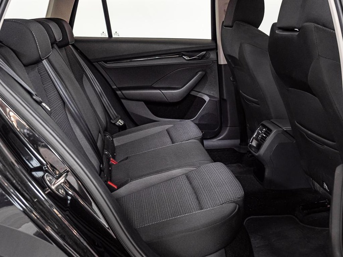 Renting Skoda Octavia Combi 2.0 TDI Ambition Plus 85 kW (115 CV) Ocasión