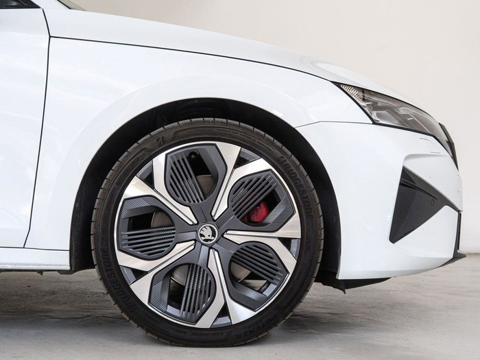 Renting Skoda Octavia Combi 2.0 TSI RS DSG 195 kW (265 CV) Ocasión