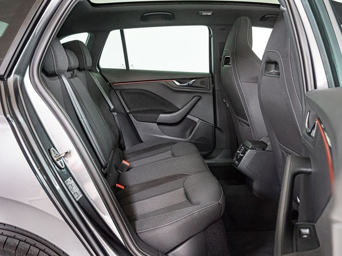 Renting Skoda Scala 1.0 TSI Design 85 kW (115 CV) Ocasión