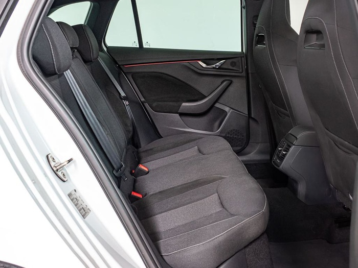 Renting Skoda Scala 1.0 TSI Design DSG 85 kW (115 CV) Ocasión