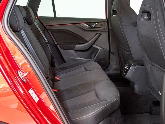 Renting Skoda Scala 1.0 TSI Design DSG 85 kW (115 CV) Ocasión 1