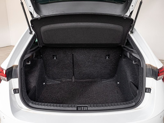 Renting Skoda Scala 1.0 TSI Design DSG 85 kW (115 CV) Ocasión