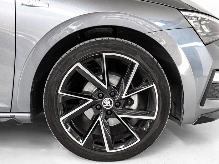 Renting Skoda Scala 1.0 TSI Montecarlo DSG 81 kW (110 CV) Ocasión