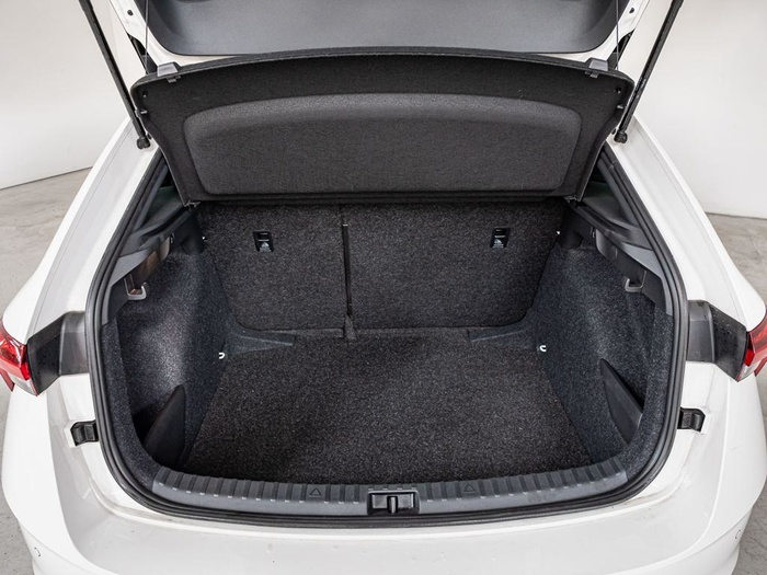 Renting Skoda Scala 1.0 TSI Montecarlo DSG 85 kW (115 CV) Ocasión