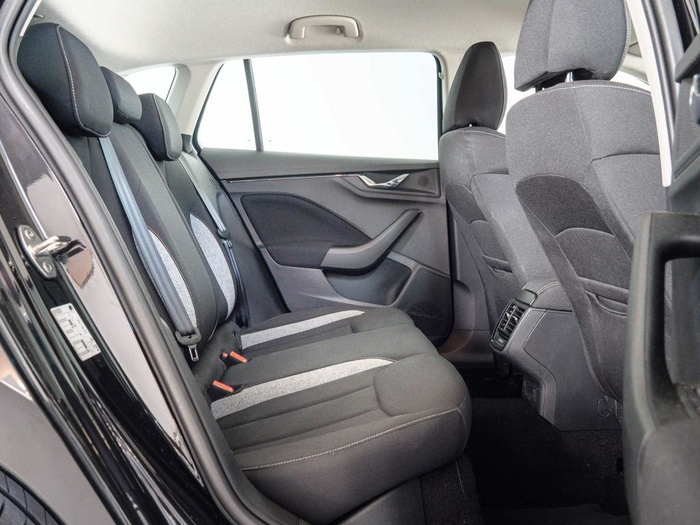 Renting Skoda Scala 1.0 TSI Selection 85 kW (115 CV) Ocasión