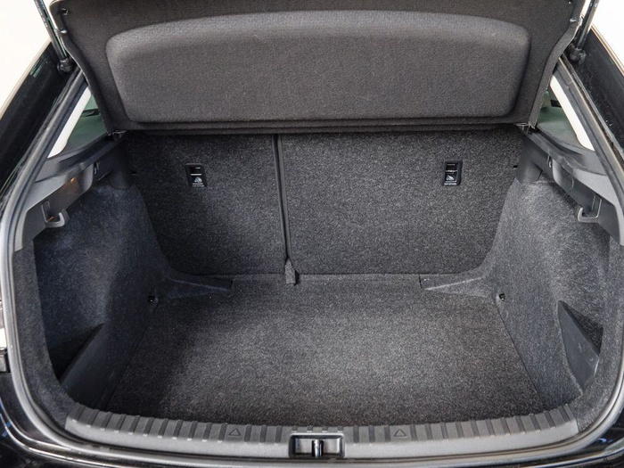 Renting Skoda Scala 1.0 TSI Selection 85 kW (115 CV) Ocasión