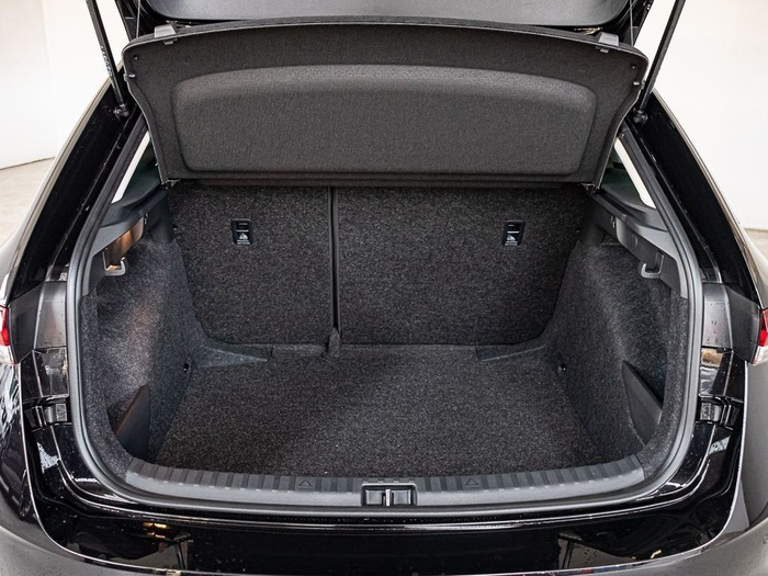 Renting Skoda Scala 1.0 TSI Selection DSG 85 kW (115 CV) Ocasión