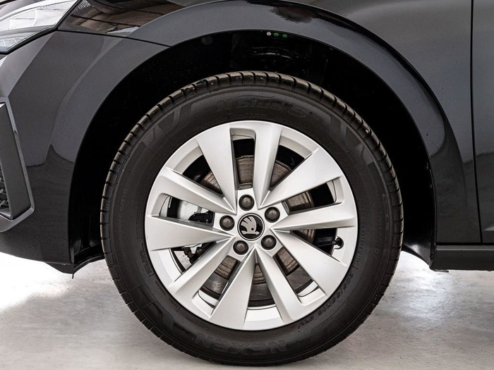 Renting Skoda Scala 1.0 TSI Selection DSG 85 kW (115 CV) Ocasión