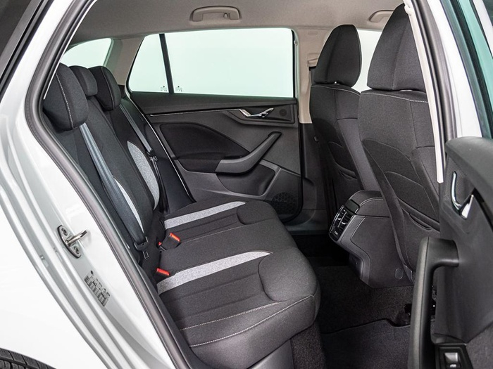 Renting Skoda Scala 1.0 TSI Selection DSG 85 kW (115 CV) Ocasión 2