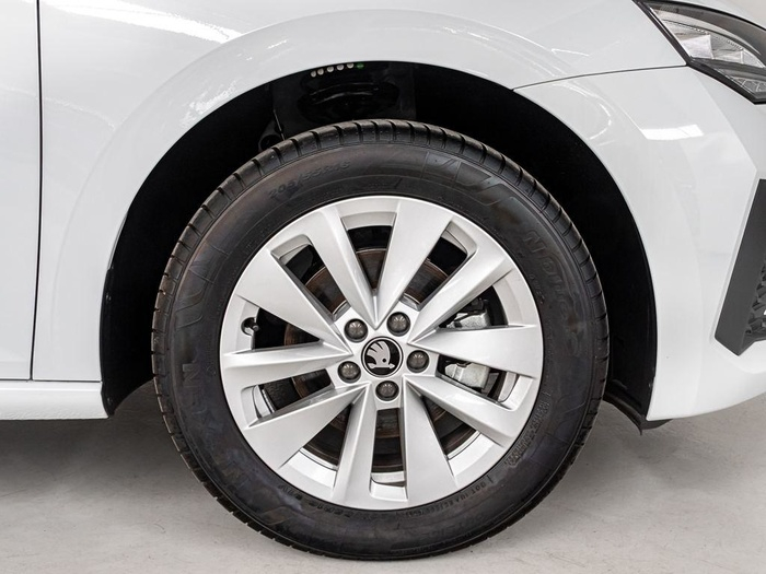 Renting Skoda Scala 1.0 TSI Selection DSG 85 kW (115 CV) Ocasión 2