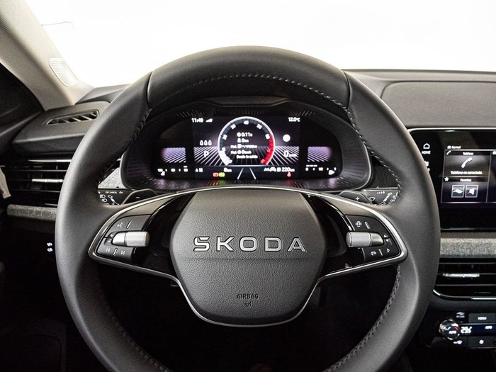 Renting Skoda Scala 1.0 TSI Selection DSG 85 kW (115 CV) Ocasión