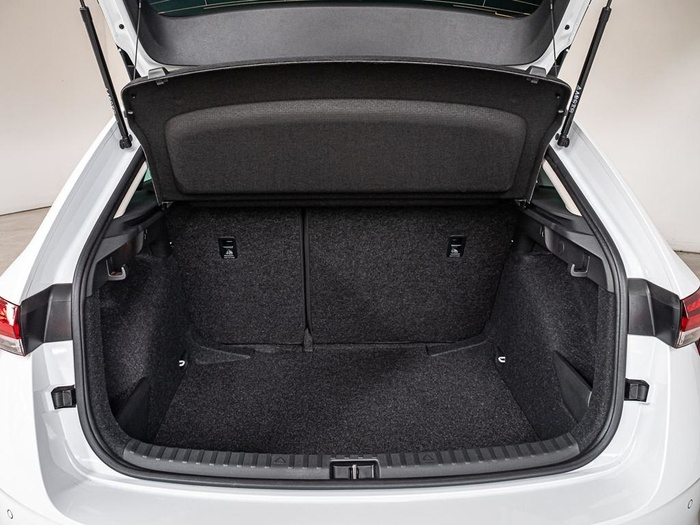 Renting Skoda Scala 1.0 TSI Selection DSG 85 kW (115 CV) Ocasión 2
