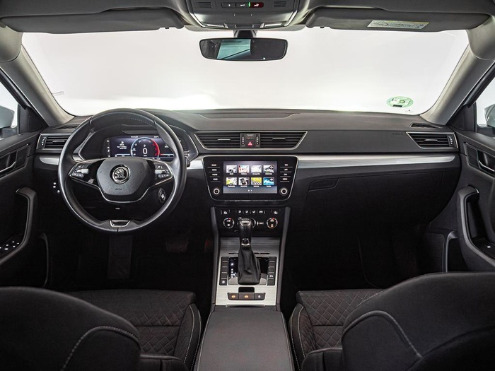 Renting Skoda Superb Combi 2.0 TDI Ambition DSG 110 kW (150 CV) Ocasión