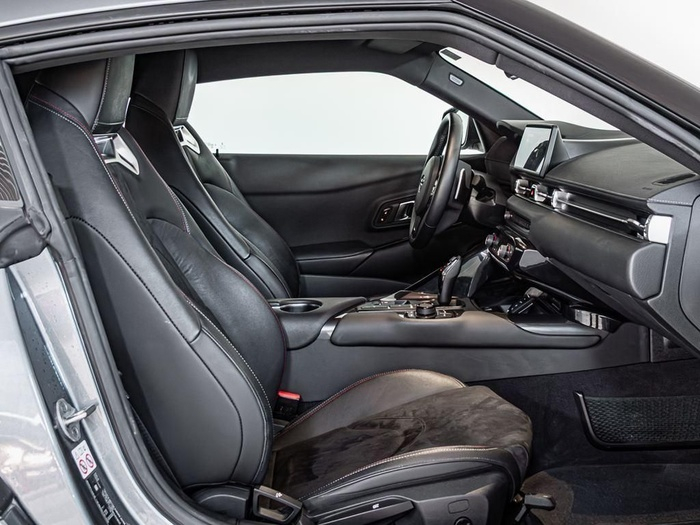 Renting Toyota GR Supra 2.0T Pure Auto 190 kW (258 CV) Ocasión