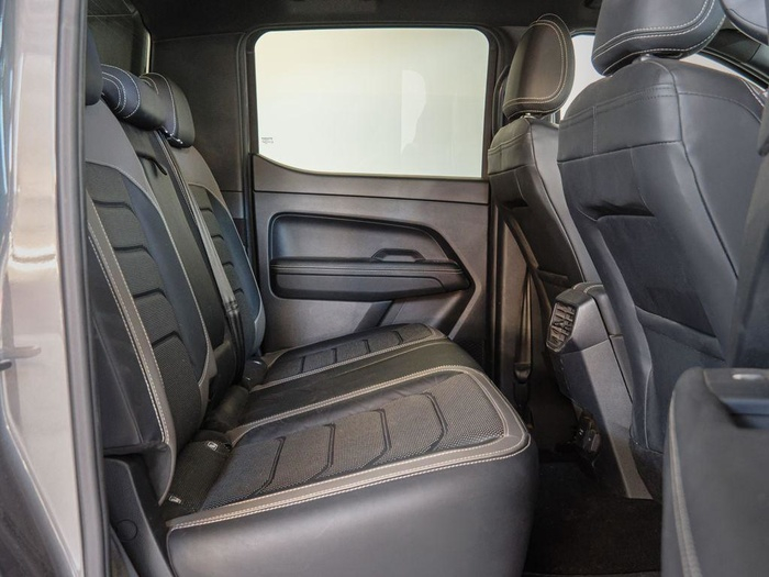 Renting Volkswagen Amarok Aventura 3.0 TDI Cabina Doble 177 kW (240 CV) Auto Ocasión
