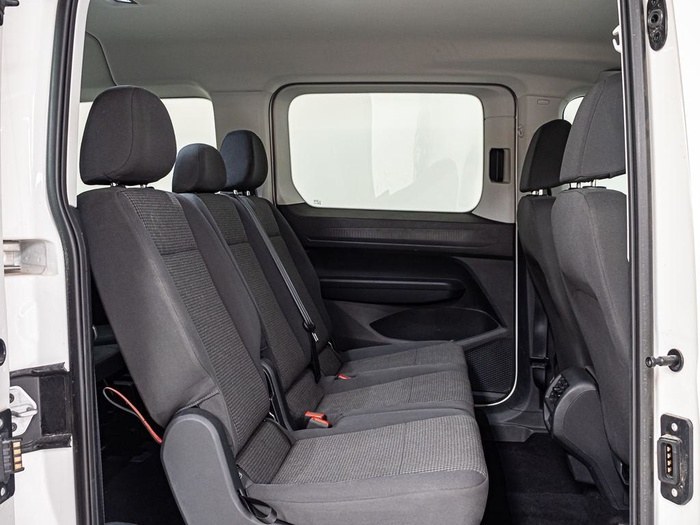 Renting Volkswagen Caddy Maxi Origin 1.5 TSI eHybrid PHEV 110 kW (150 CV) Ocasión 2