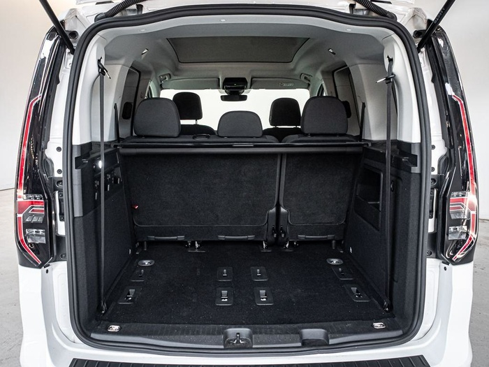 Renting Volkswagen Caddy Outdoor 2.0 TDI BMT 4Motion 90 kW (122 CV) Ocasión