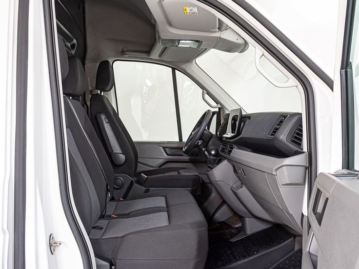 Renting Volkswagen Crafter 35 Batalla Media L3H2 2.0 TDI 103 kW (140 CV) Ocasión