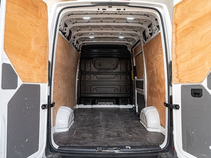 Renting Volkswagen Crafter 35 Batalla Media L3H2 2.0 TDI 103 kW (140 CV) Ocasión