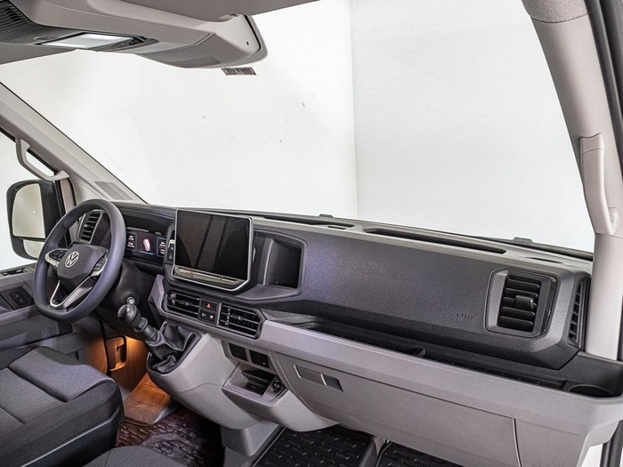 Renting Volkswagen Crafter 35 Furgón Batalla Media L3H2 2.0 TDI 103 kW (140 CV) Ocasión