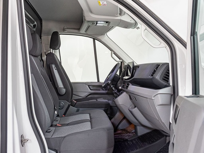 Renting Volkswagen Crafter 35 Furgón Batalla Media L3H2 2.0 TDI 103 kW (140 CV) Ocasión