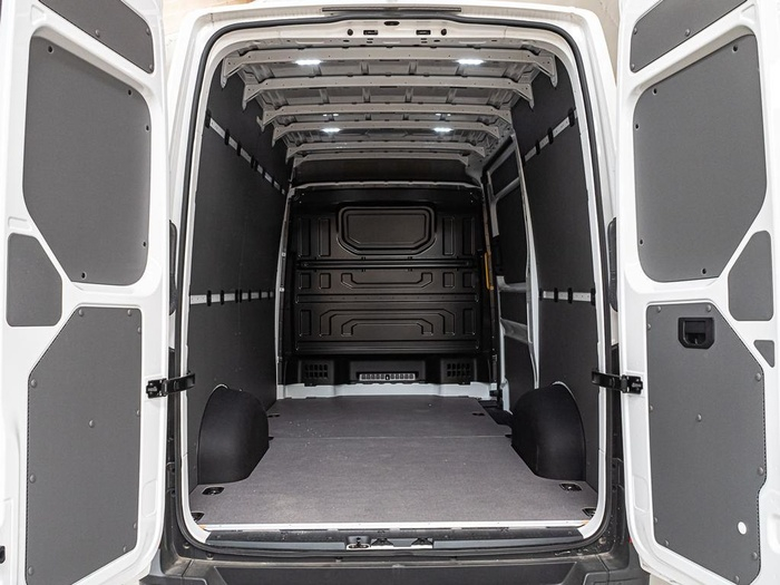 Renting Volkswagen Crafter 35 Furgón Batalla Media L3H2 2.0 TDI 103 kW (140 CV) Ocasión