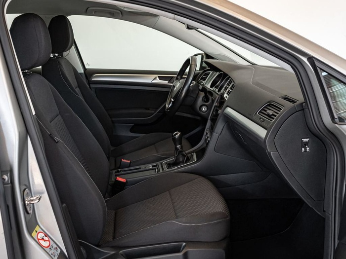 Renting Volkswagen Golf Business 1.0 TSI 85 kW (115 CV) Ocasión