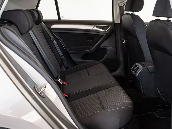 Renting Volkswagen Golf Business 1.0 TSI 85 kW (115 CV) Ocasión