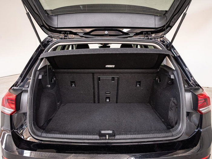 Renting Volkswagen Golf Life 1.0 TSI 81 kW (110 CV) Ocasión