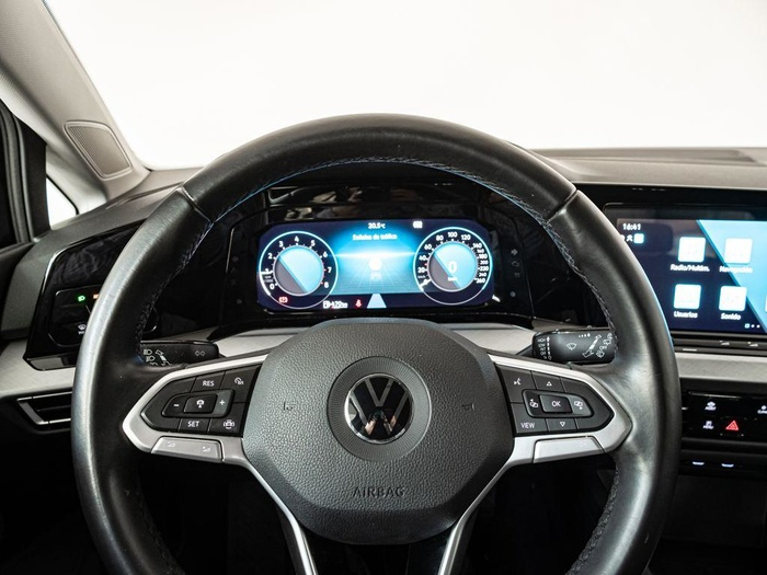 Renting Volkswagen Golf Life 1.0 TSI 81 kW (110 CV) Ocasión