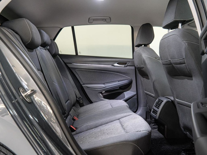 Renting Volkswagen Golf Life 1.5 TSI 85 kW (116 CV) Ocasión