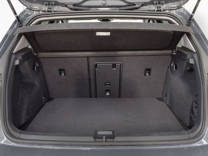 Renting Volkswagen Golf Life 1.5 TSI 85 kW (116 CV) Ocasión