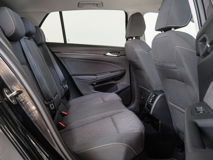 Renting Volkswagen Golf Más 1.5 TSI 85 kW (116 CV) Ocasión